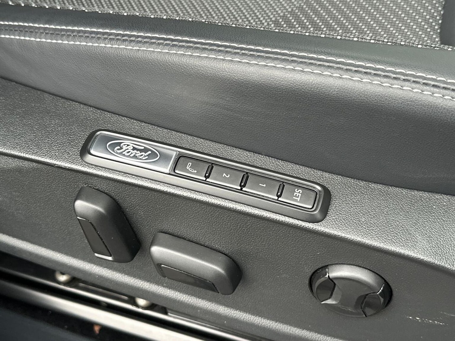 Used Ford Explorer 2024 for sale - 77775138: Photo 34