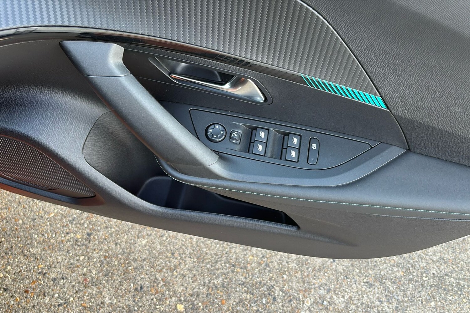 Used Peugeot E-2008 2022 for sale - 76036458: Photo 18