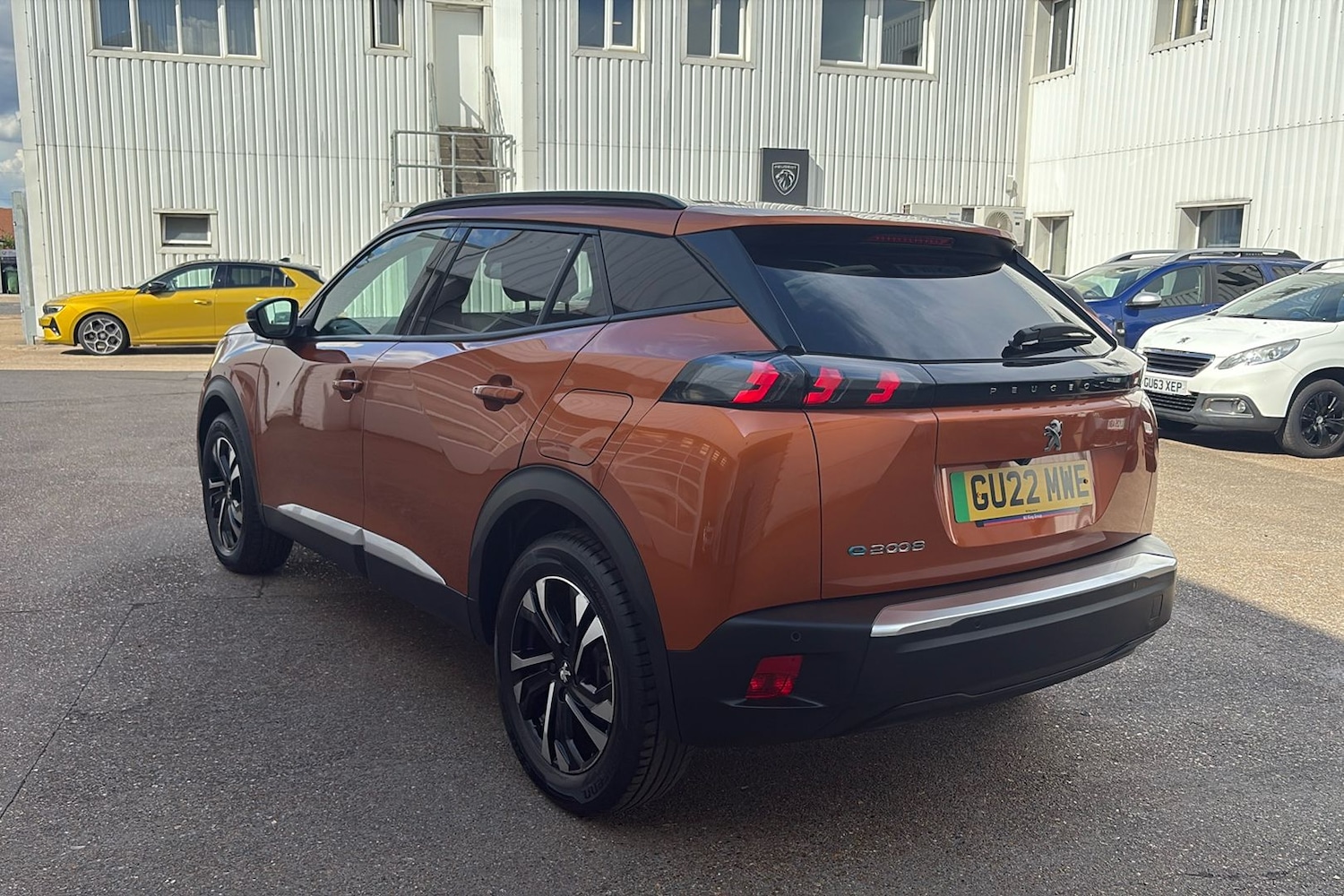 Used Peugeot E-2008 2022 for sale - 76036458: Photo 2