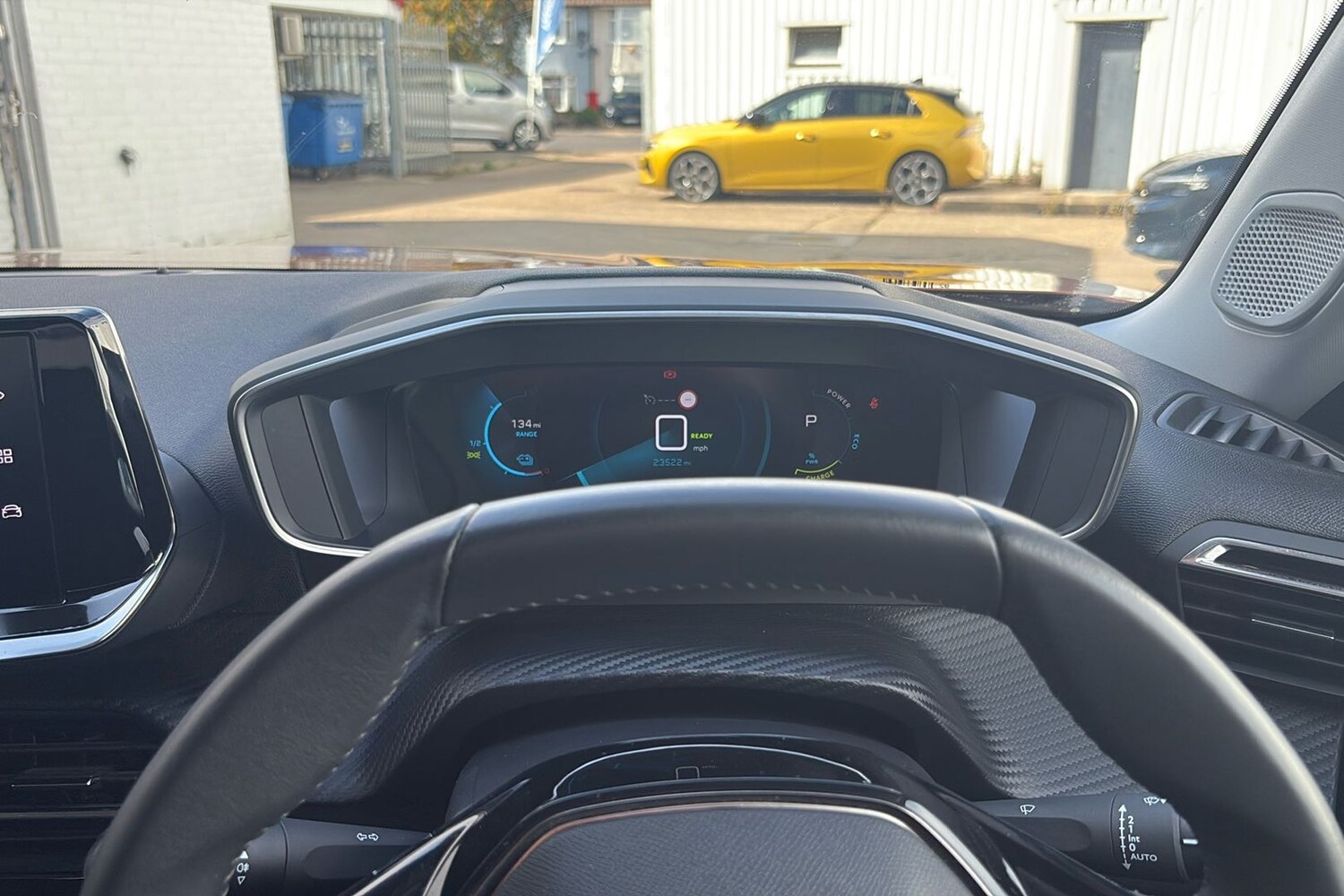 Used Peugeot E-2008 2022 for sale - 76036458: Photo 24
