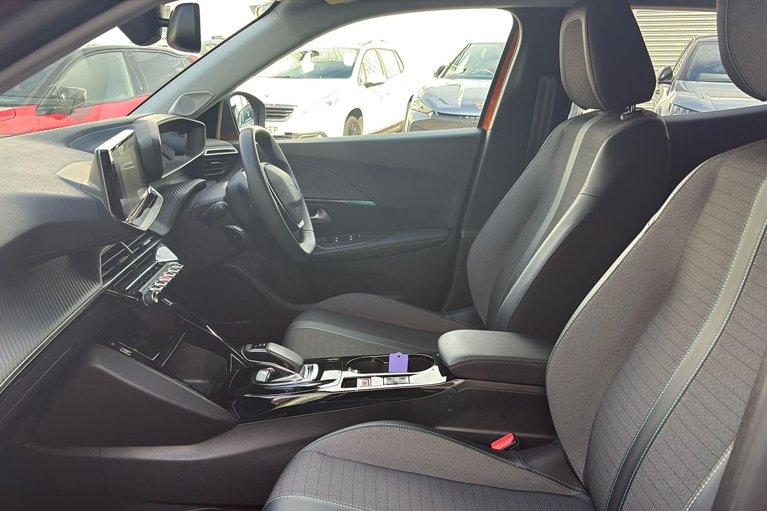 Used Peugeot E-2008 2022 for sale - 76036458: Photo 3