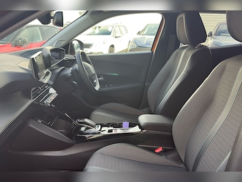 Used Peugeot E-2008 2022 for sale - 76036458: Photo 3