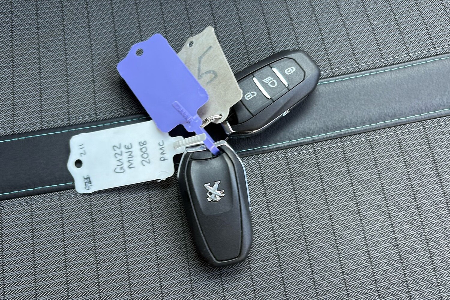 Used Peugeot E-2008 2022 for sale - 76036458: Photo 41