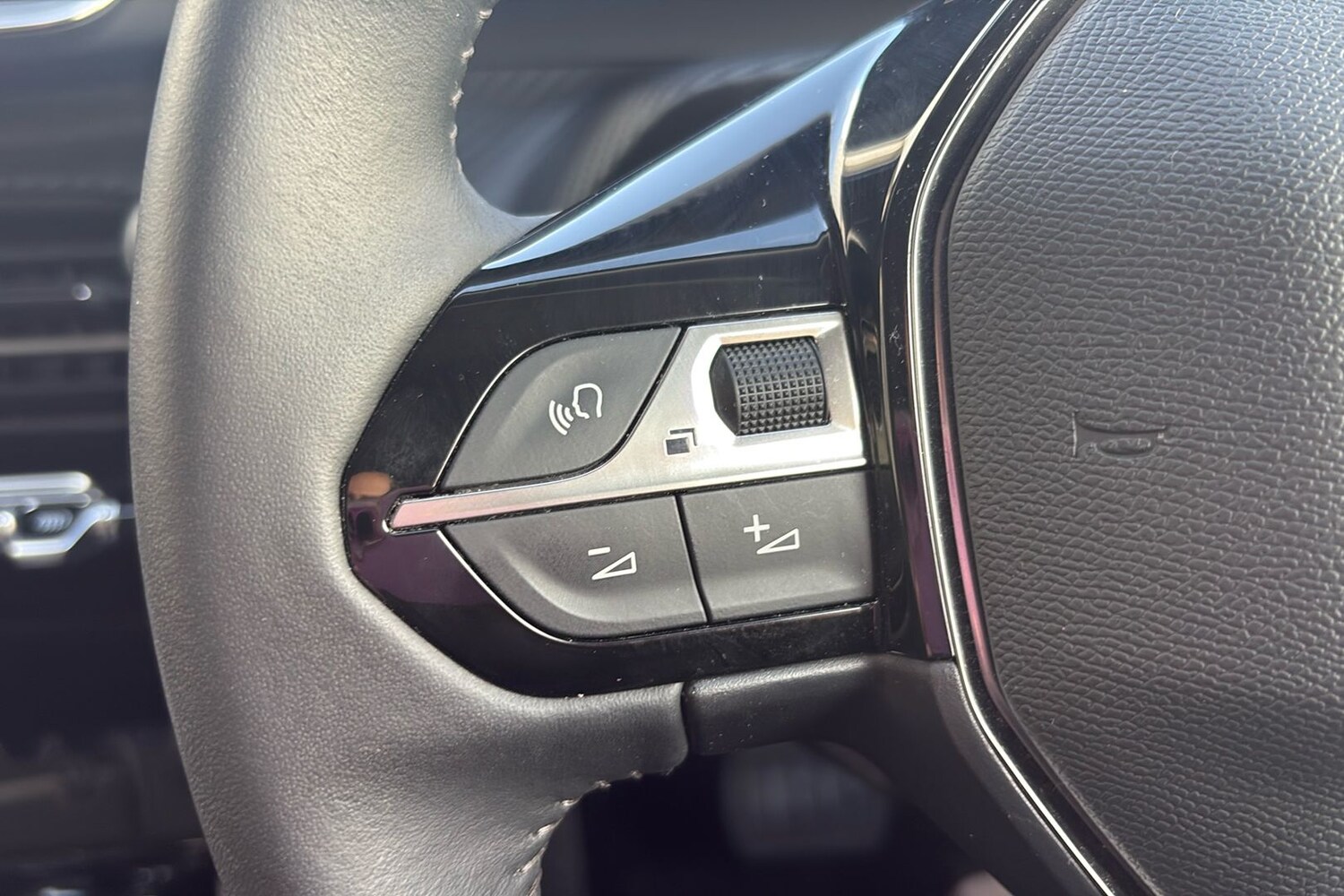 Used Peugeot E-2008 2022 for sale - 76036458: Photo 49