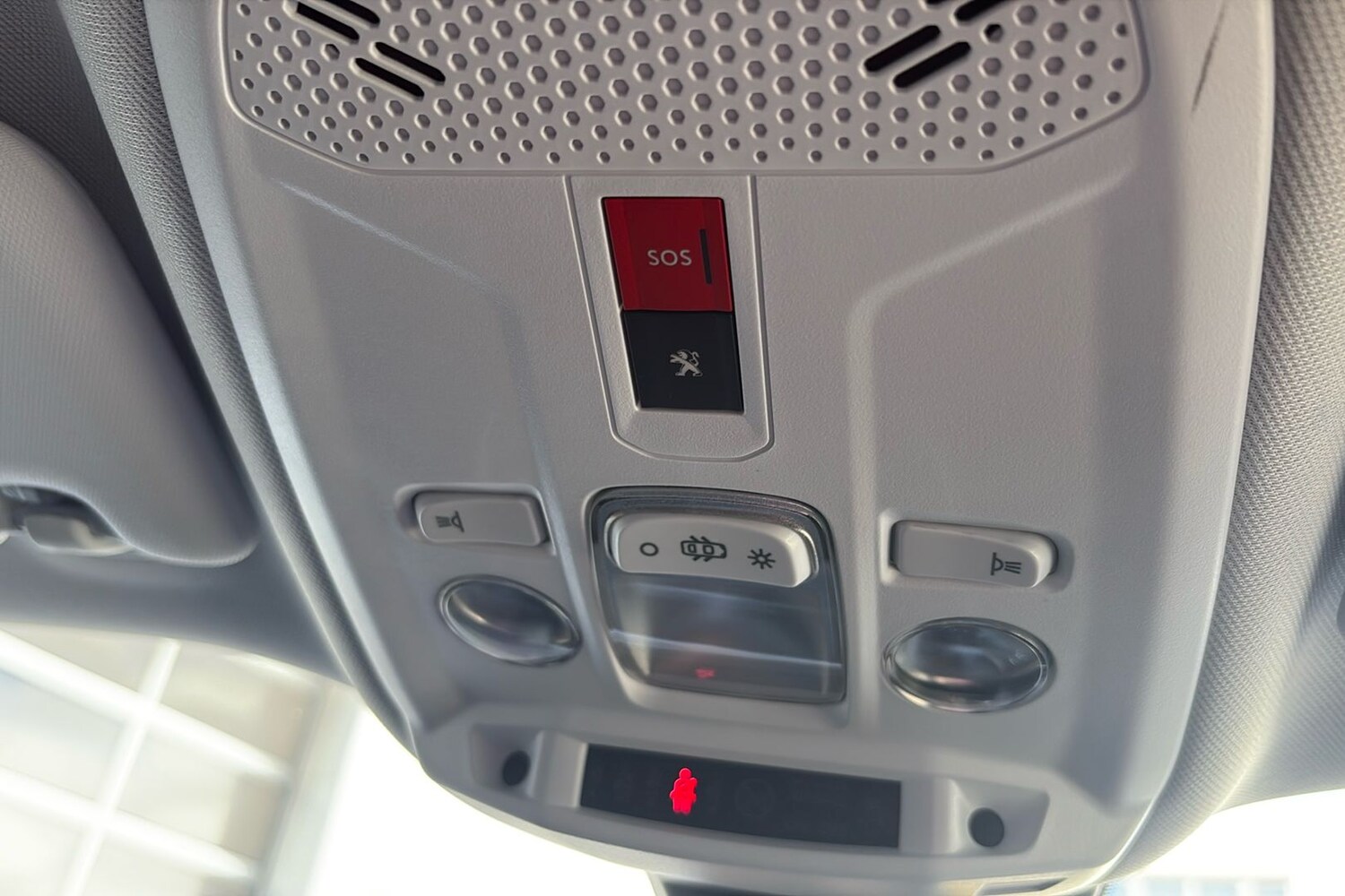 Used Peugeot E-2008 2022 for sale - 76036458: Photo 51