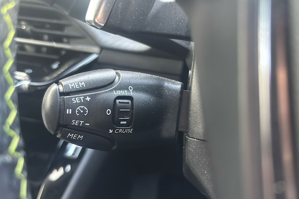 Used Peugeot 2008 2021 for sale - 76036452: Photo 52