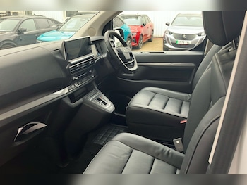Used Peugeot e-Traveller 2025 for sale - 77681637: Photo