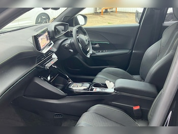 Used Peugeot E-2008 2023 for sale - 76268105: Photo