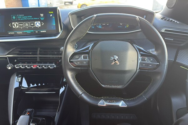 Used Peugeot E-2008 2021 for sale - 75643747: Photo 13