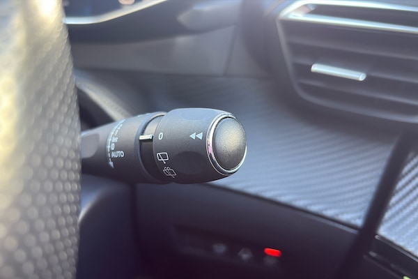Used Peugeot E-2008 2021 for sale - 75643747: Photo 52