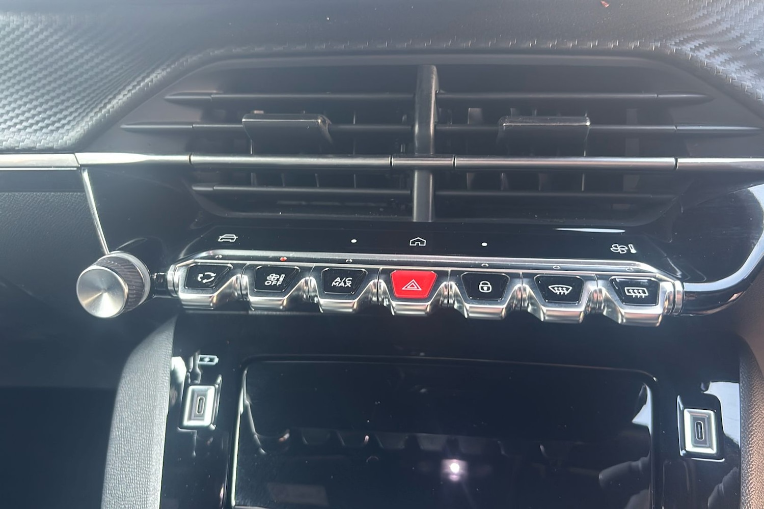 Used Peugeot E-2008 2025 for sale - 76330292: Photo 40