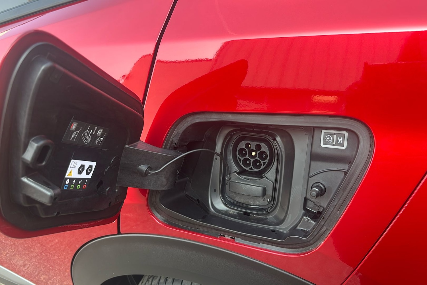 Used Peugeot E-2008 2025 for sale - 76330292: Photo 46