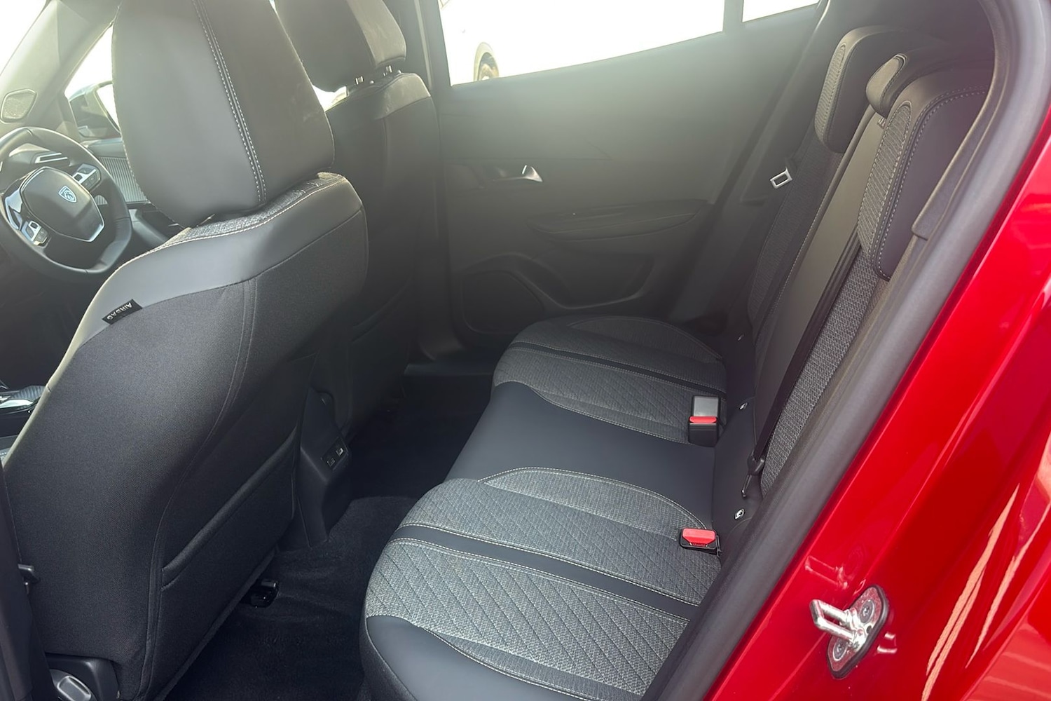 Used Peugeot E-2008 2025 for sale - 76330292: Photo 5