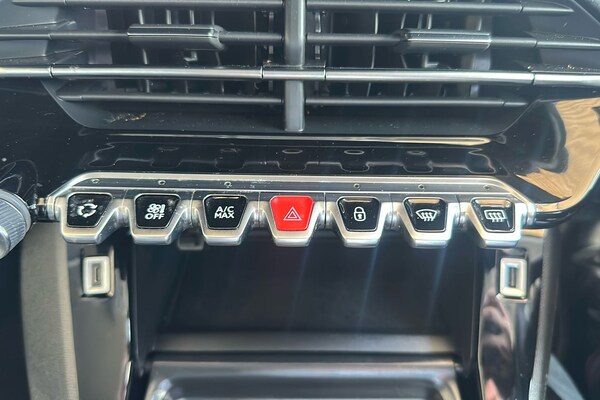 Used Peugeot 2008 2022 for sale - 76268102: Photo 15