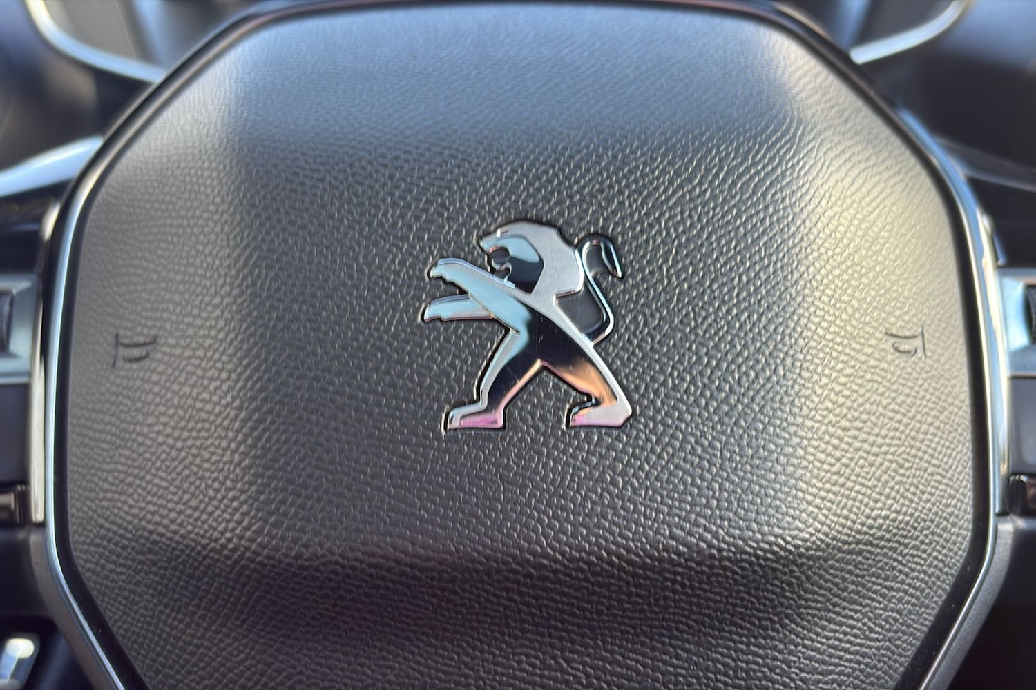 Used Peugeot 2008 2021 for sale - 76719791: Photo 35