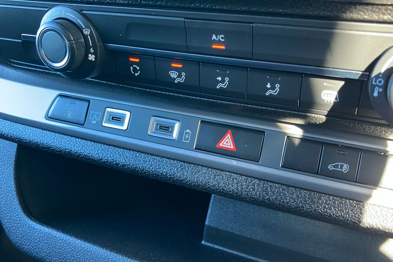 Used Peugeot e-Expert 2025 for sale - 76364284: Photo 33