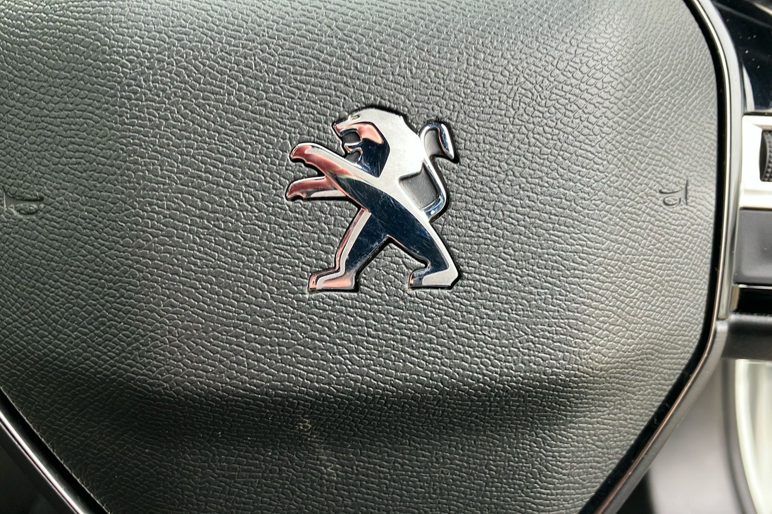 Used Peugeot E-2008 2022 for sale - 77681638: Photo 20