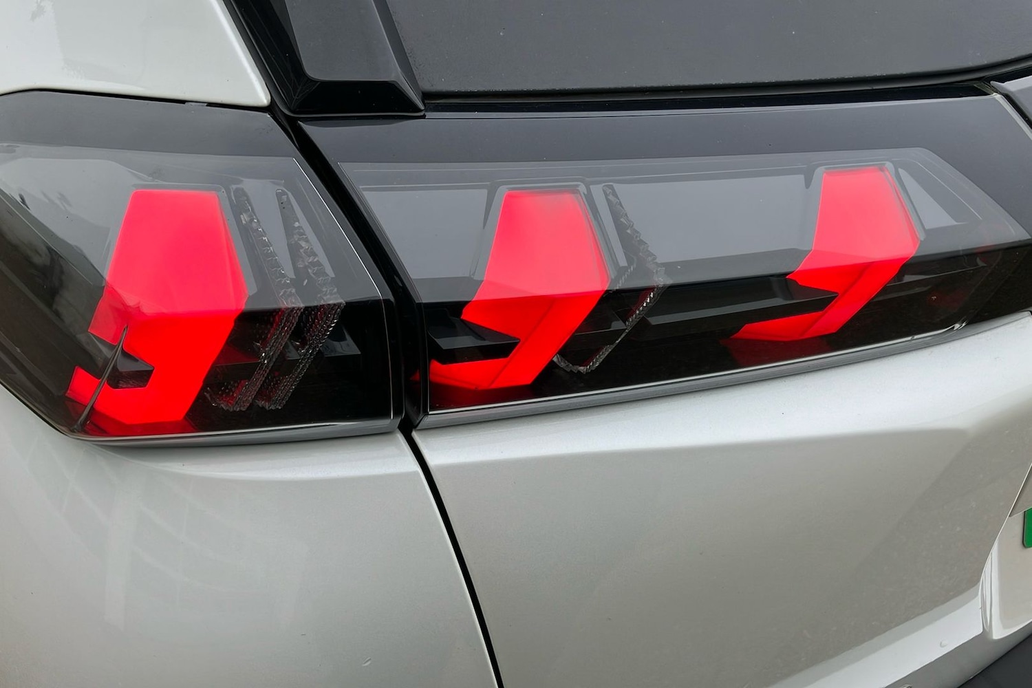 Used Peugeot E-2008 2022 for sale - 77681638: Photo 28