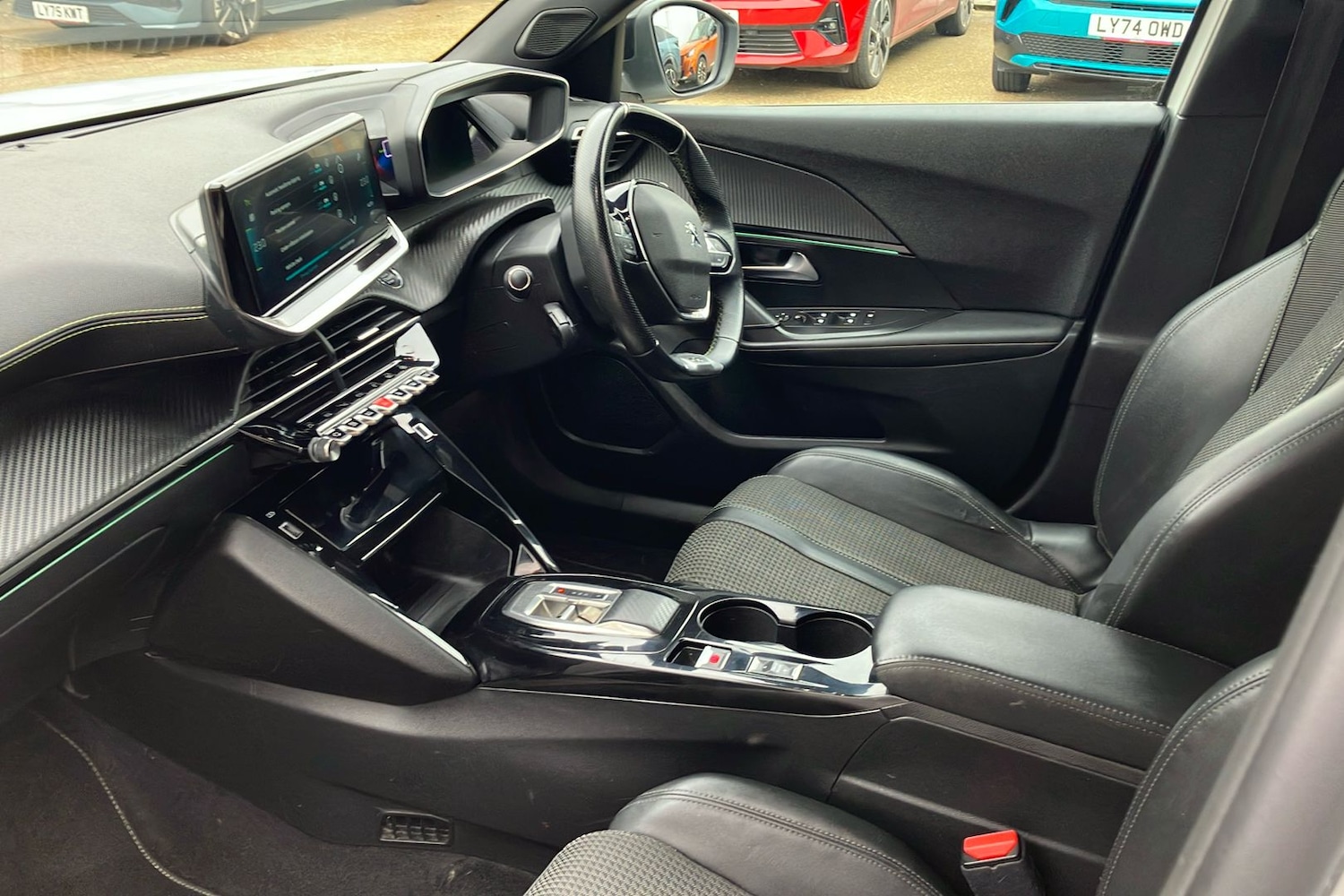 Used Peugeot E-2008 2022 for sale - 77681638: Photo 3