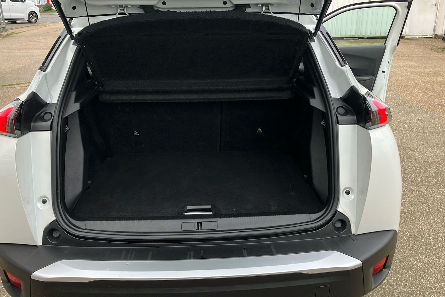 Used Peugeot E-2008 2022 for sale - 77681638: Photo 35