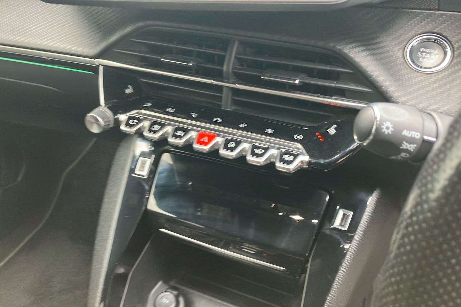 Used Peugeot E-2008 2022 for sale - 77681638: Photo 40