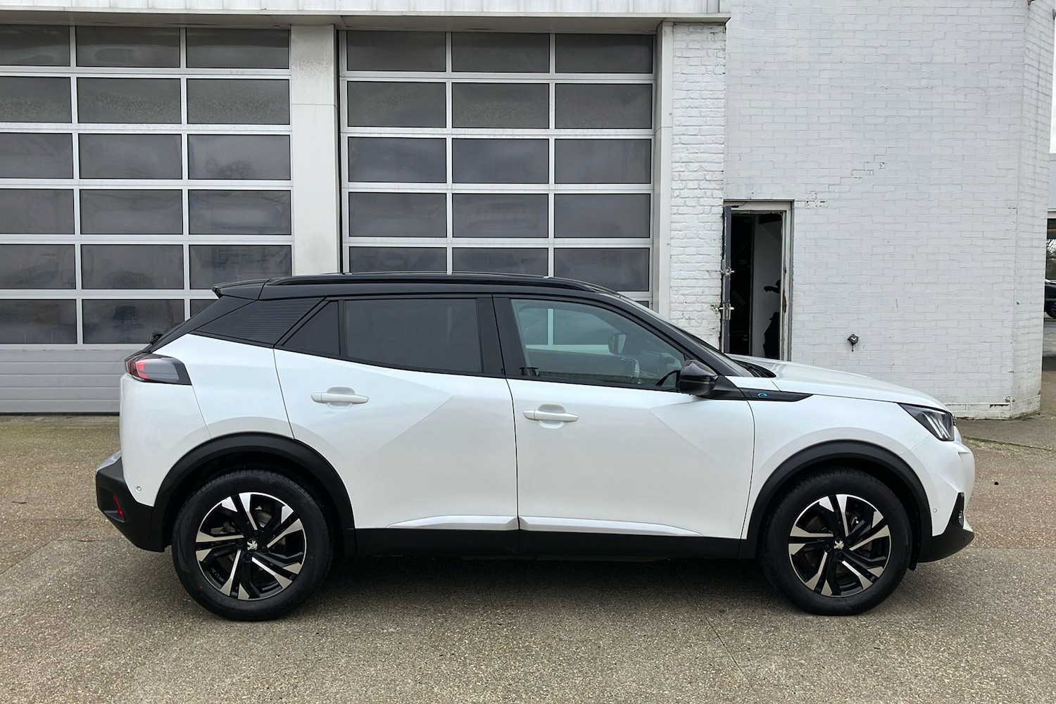 Used Peugeot E-2008 2022 for sale - 77681638: Photo 6