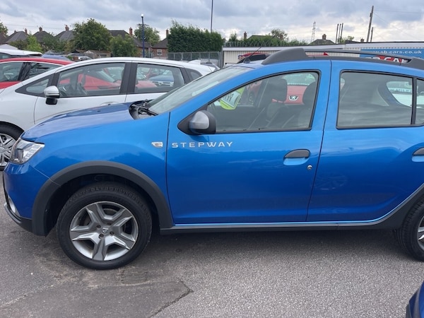 Used Dacia Sandero Stepway 2017 for sale - 75320369: Photo 4