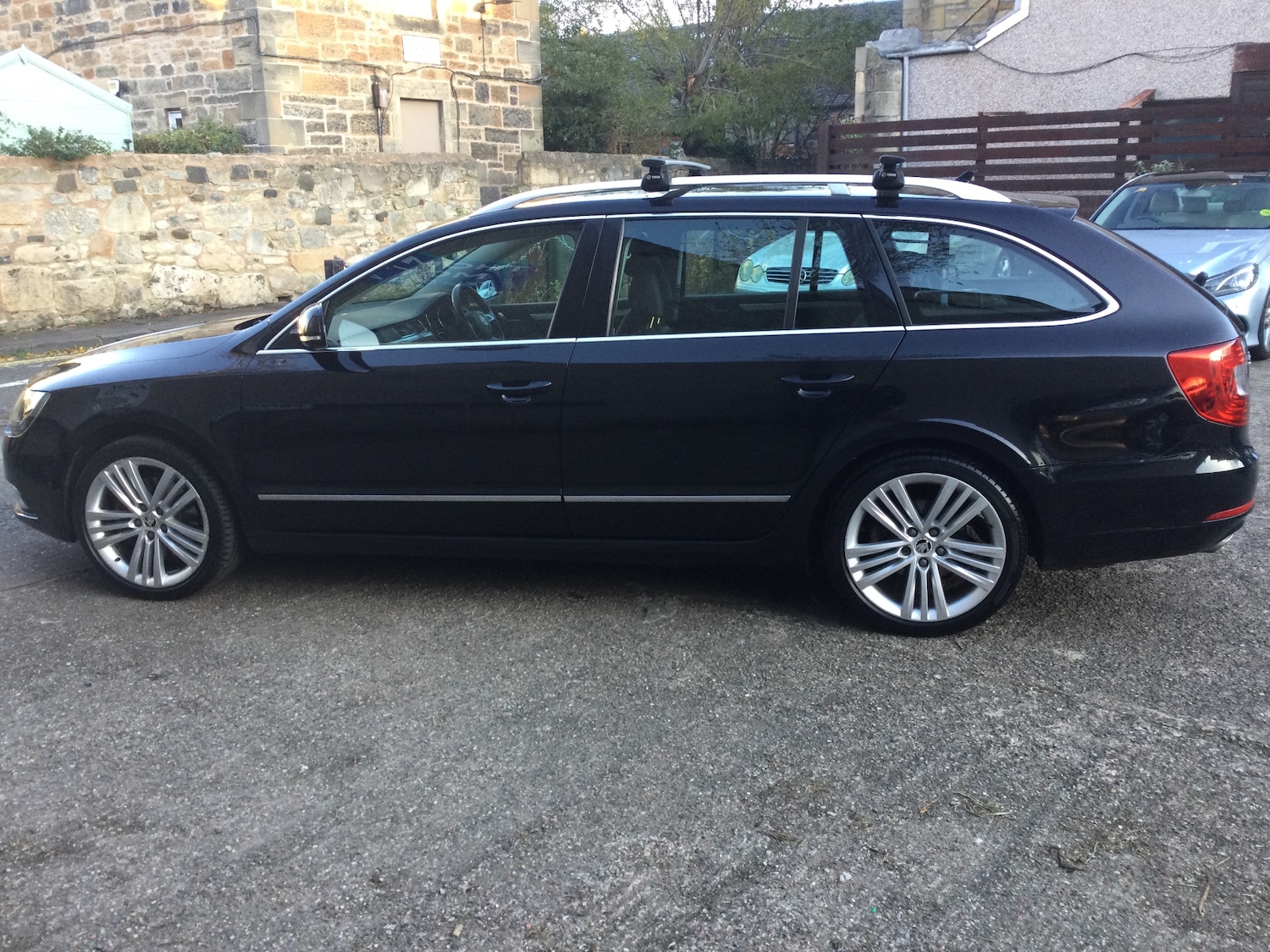 Used Skoda Superb 2015 for sale - 76637310: Photo 2