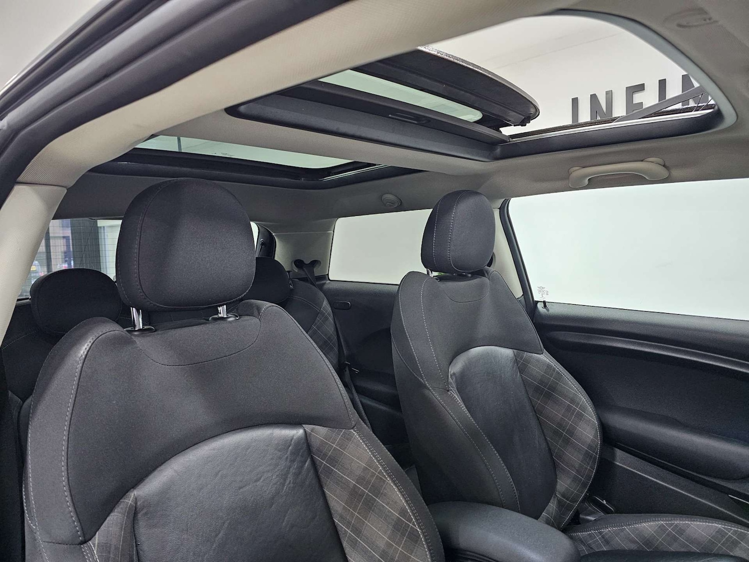 Used MINI Hatch 2017 for sale - 77160645: Photo 2