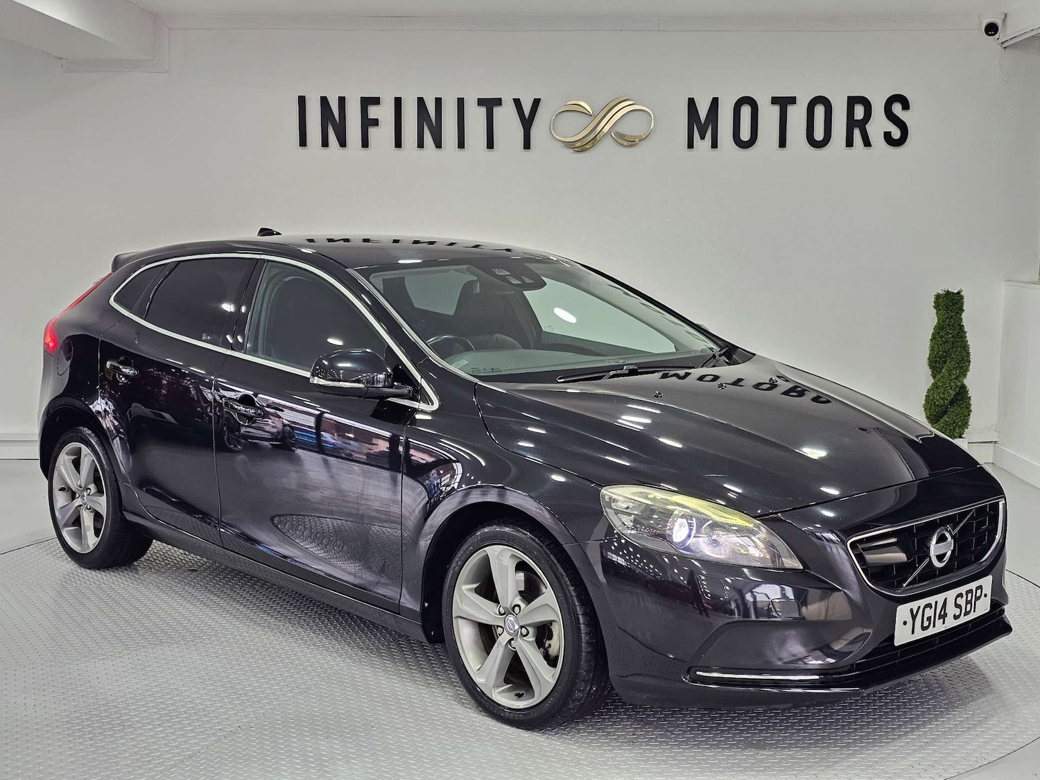 Used Volvo V40 2014 for sale - 78064002: Photo 1