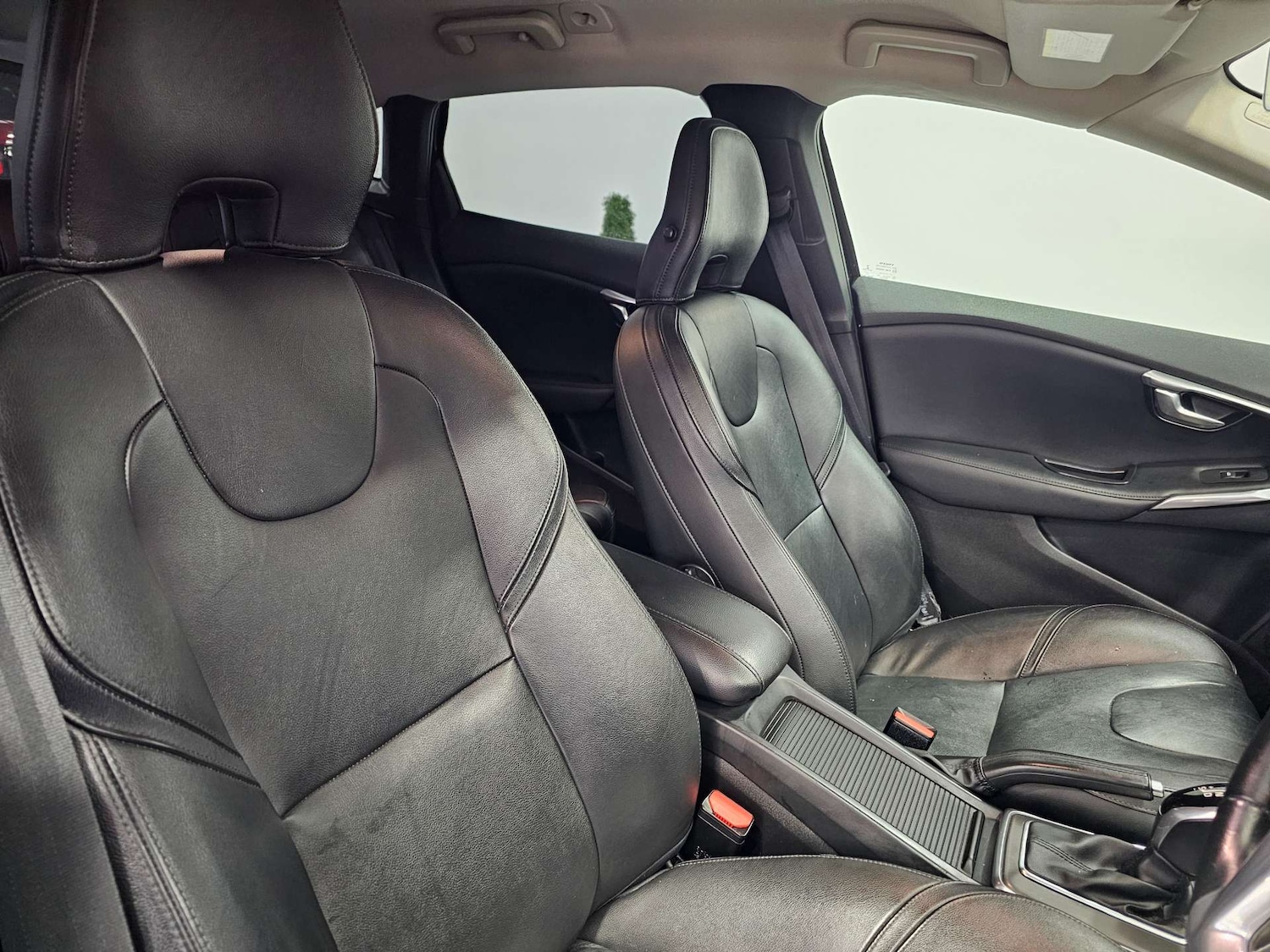 Used Volvo V40 2014 for sale - 78064002: Photo 2