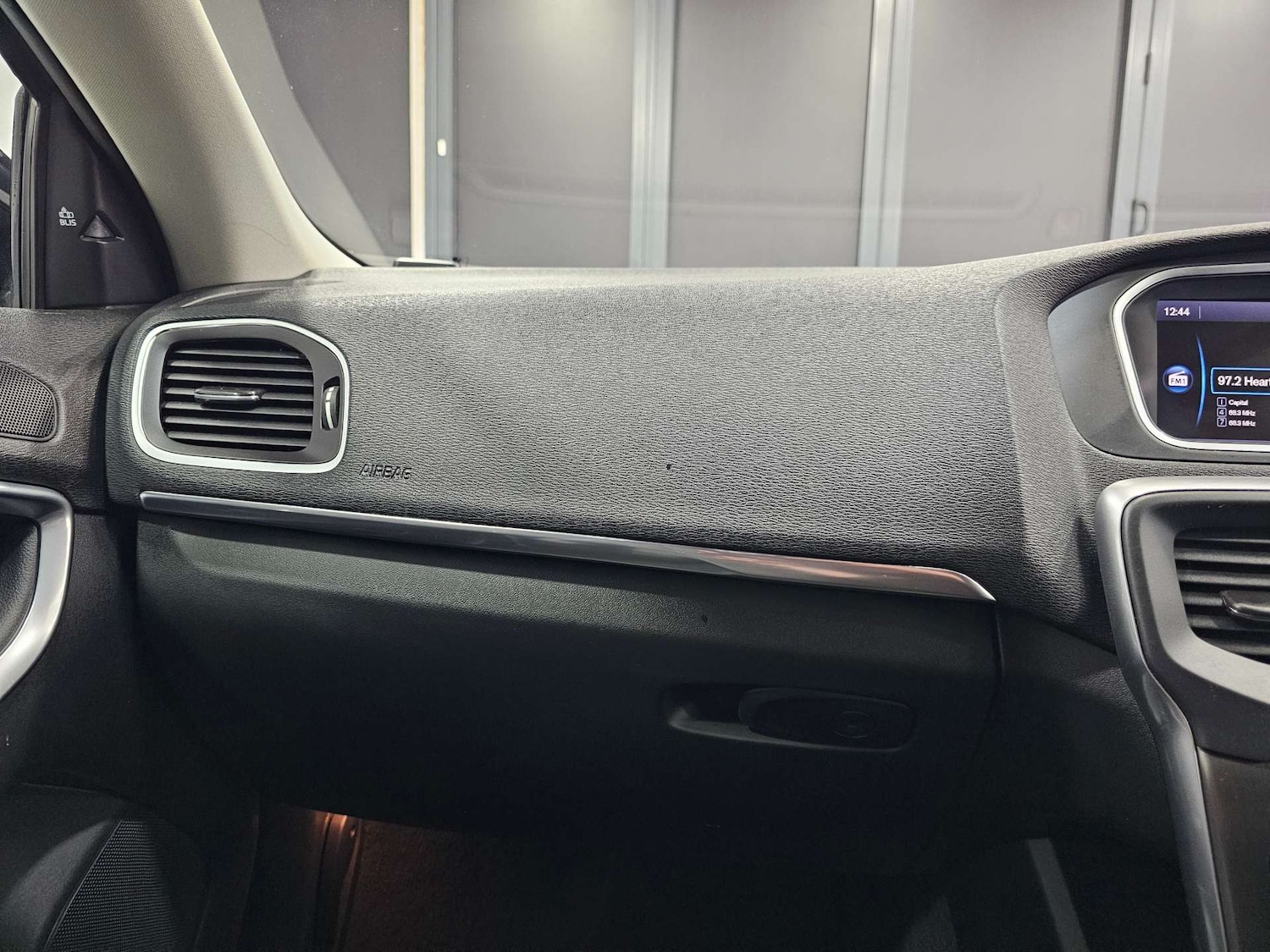 Used Volvo V40 2014 for sale - 78064002: Photo 63