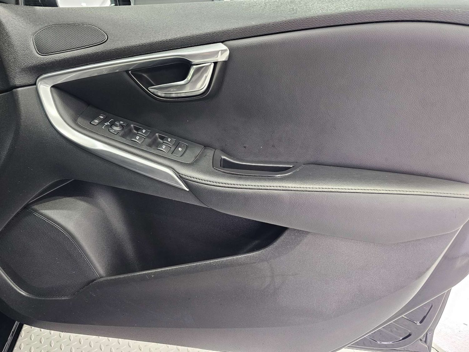 Used Volvo V40 2014 for sale - 78064002: Photo 68