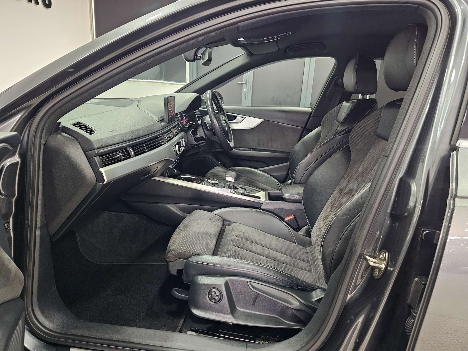 Used Audi A4 2019 for sale - 77937322: Photo 99