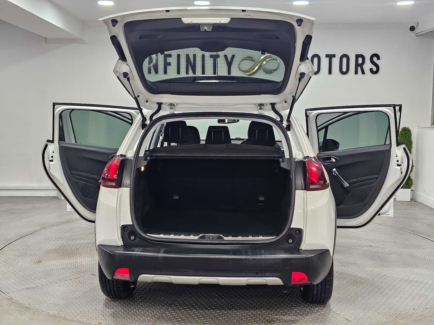 Used Peugeot 2008 2017 for sale - 77326133: Photo 55