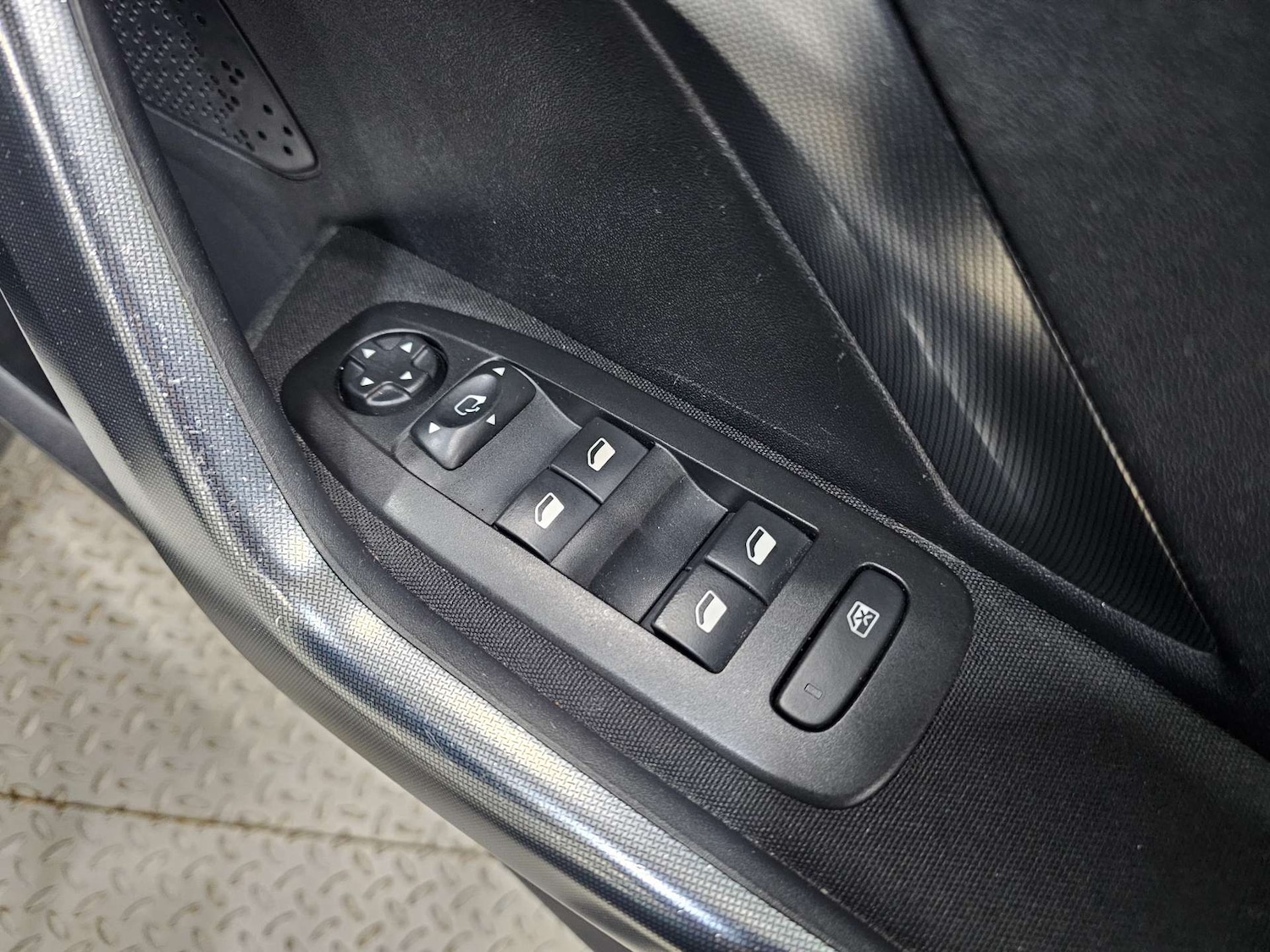 Used Peugeot 2008 2017 for sale - 77326133: Photo 77