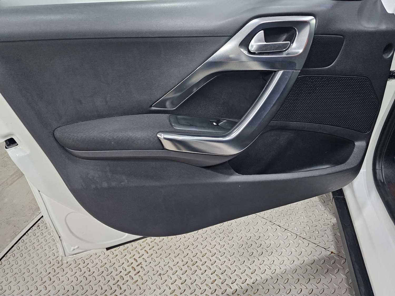 Used Peugeot 2008 2017 for sale - 77326133: Photo 93