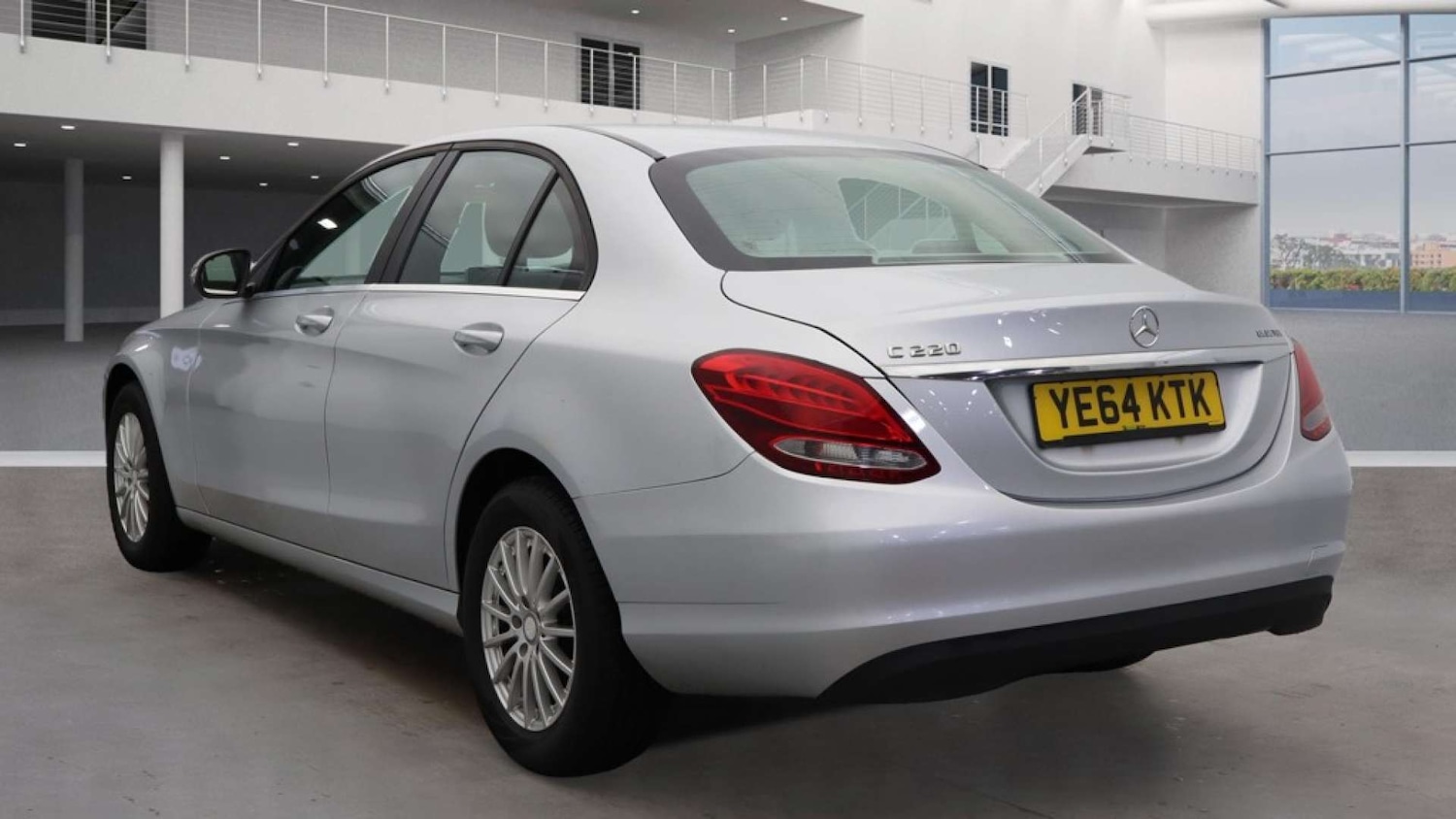 Used Mercedes-Benz C Class 2014 for sale - 76972338: Photo 4