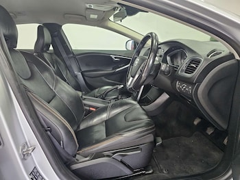 Used Volvo V40 2016 for sale - 77207682: Photo