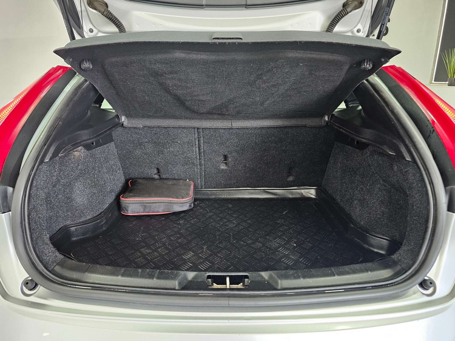 Used Volvo V40 2016 for sale - 77207682: Photo 49