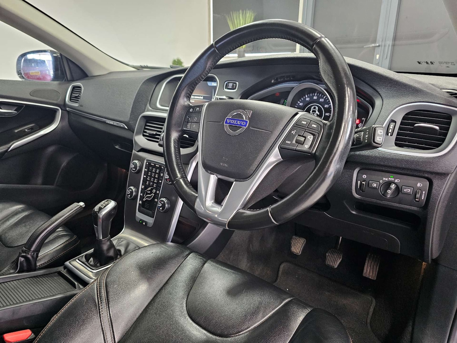 Used Volvo V40 2016 for sale - 77207682: Photo 5