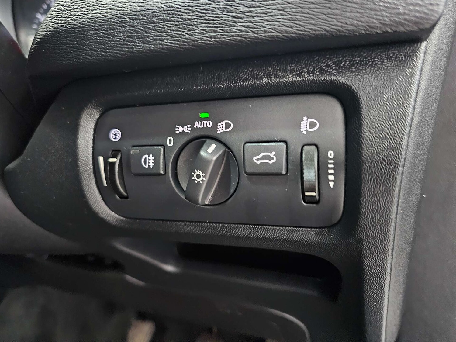 Used Volvo V40 2016 for sale - 77207682: Photo 56