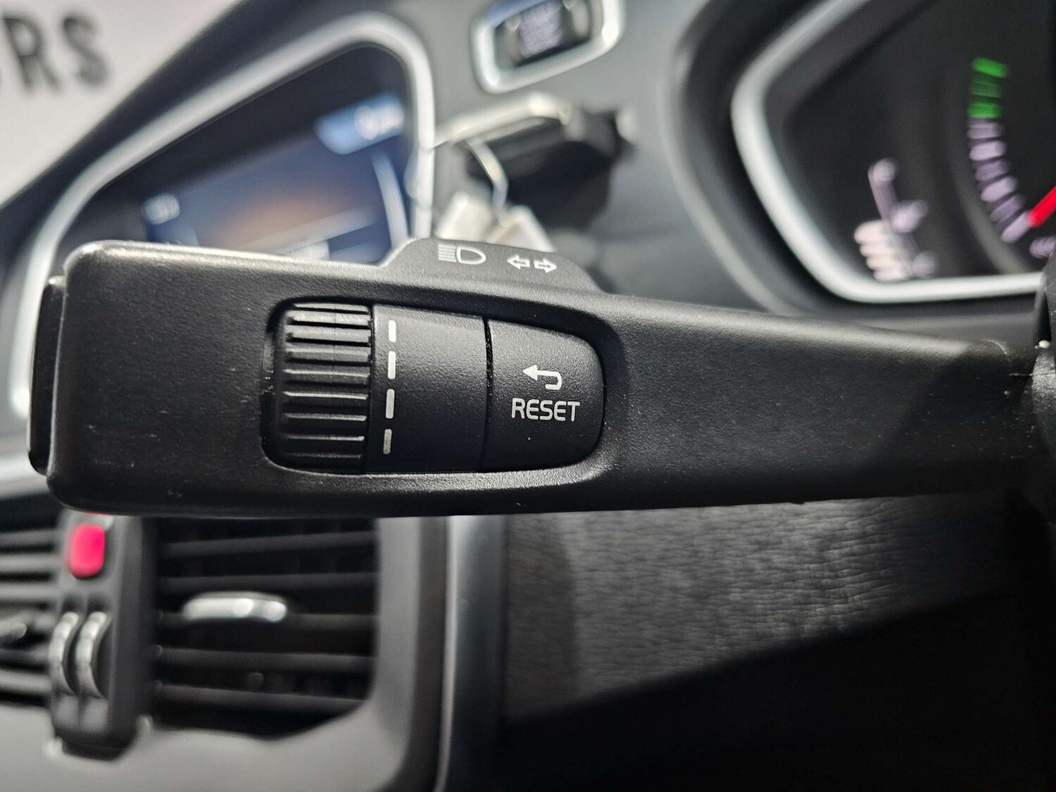 Used Volvo V40 2016 for sale - 77207682: Photo 59