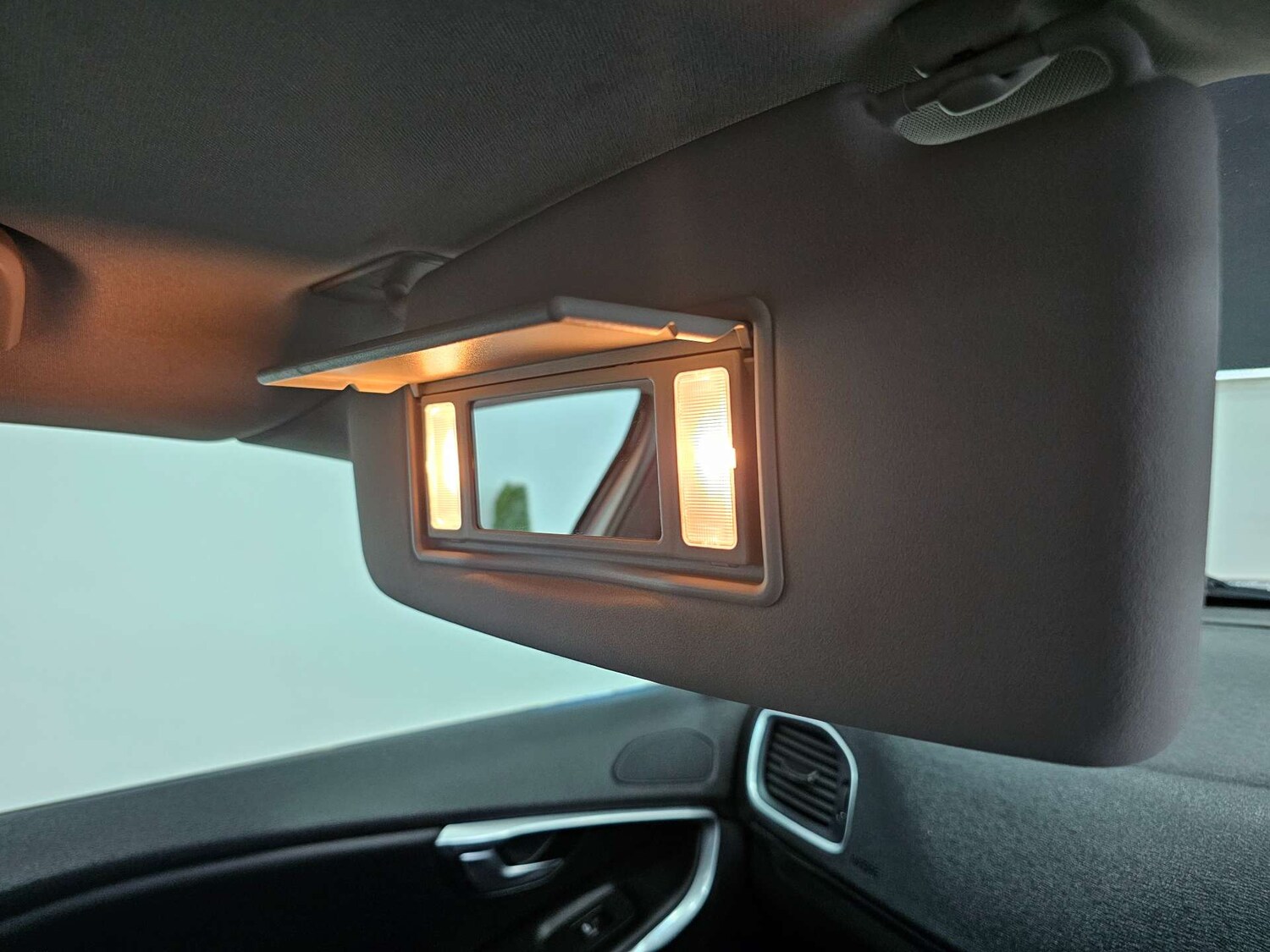 Used Volvo V40 2016 for sale - 77207682: Photo 71