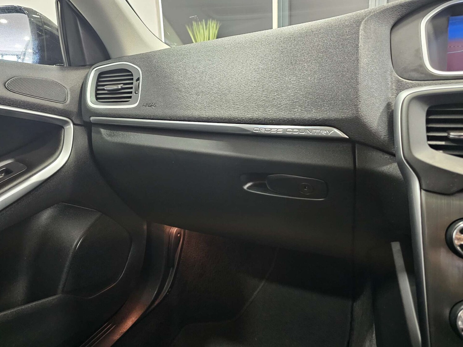 Used Volvo V40 2016 for sale - 77207682: Photo 72