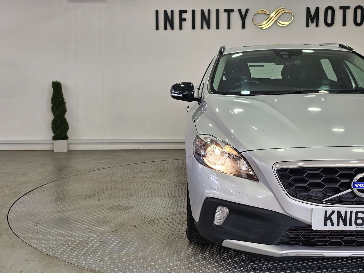 Used Volvo V40 2016 for sale - 77207682: Photo 9