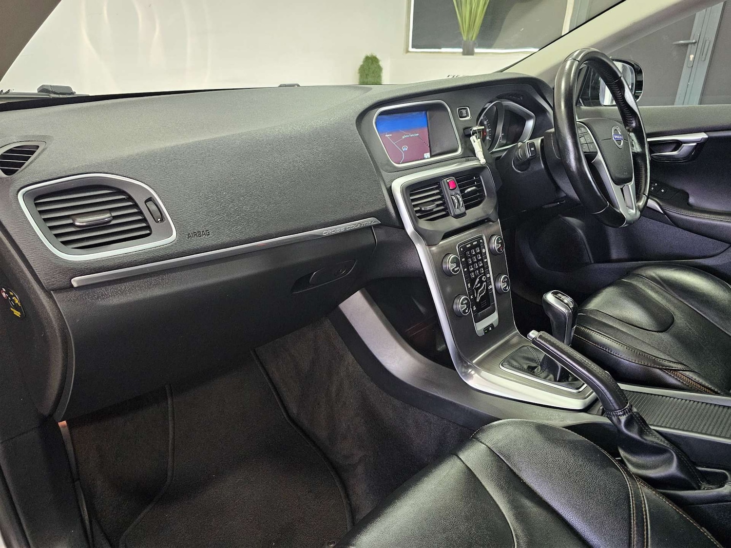 Used Volvo V40 2016 for sale - 77207682: Photo 90