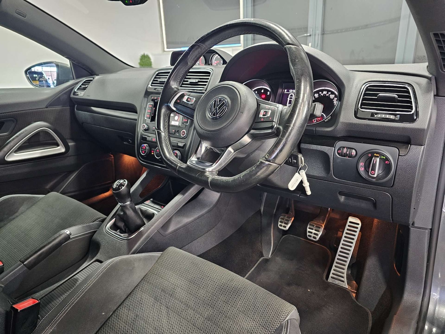 Used Volkswagen Scirocco 2015 for sale - 76972399: Photo 5