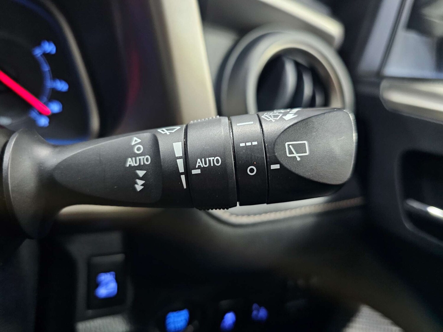 Used Toyota RAV4 2015 for sale - 77523346: Photo 60