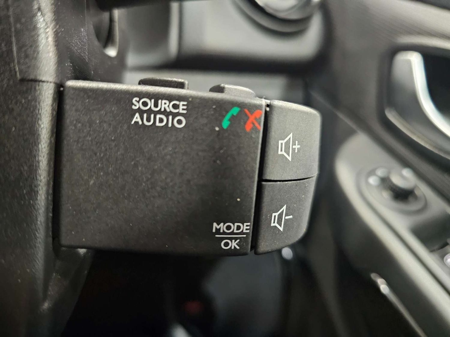 Used Renault Clio 2016 for sale - 76972448: Photo 60